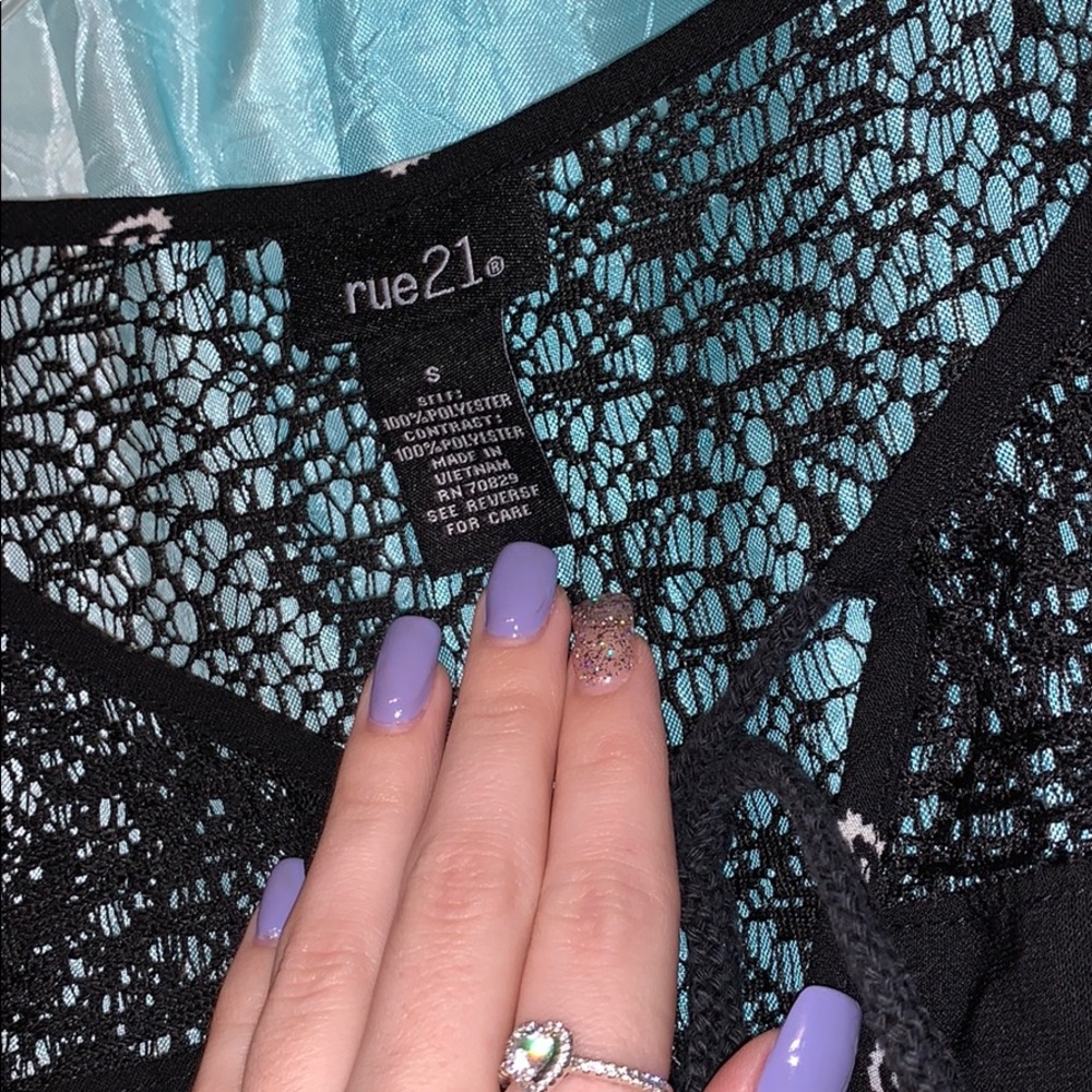 Dress - Picture 5 of 6